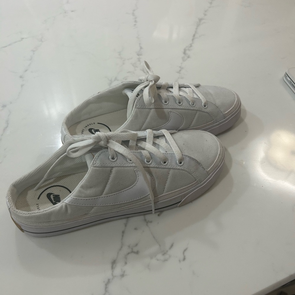 Nike women’s sneakers- size 9 NWOT